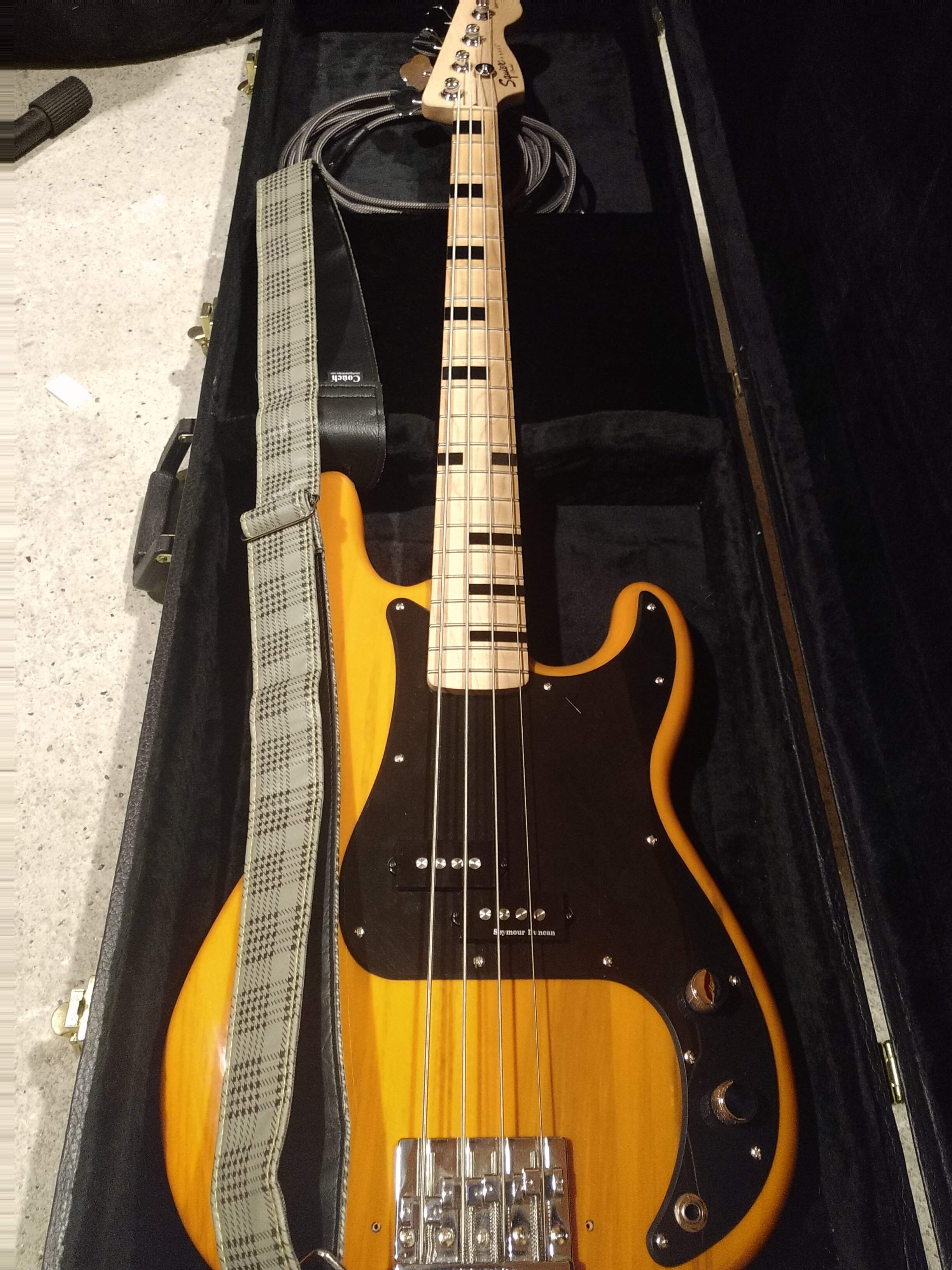 squier-p-bass.jpg