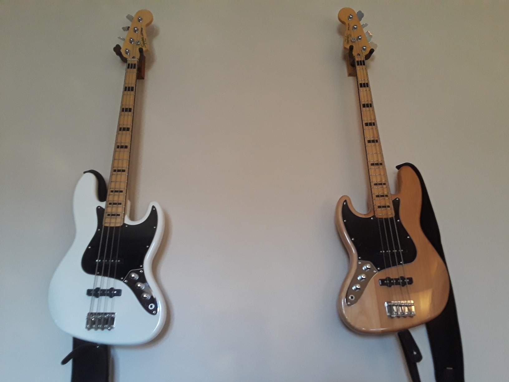 Squier VM 70 Basses.jpg