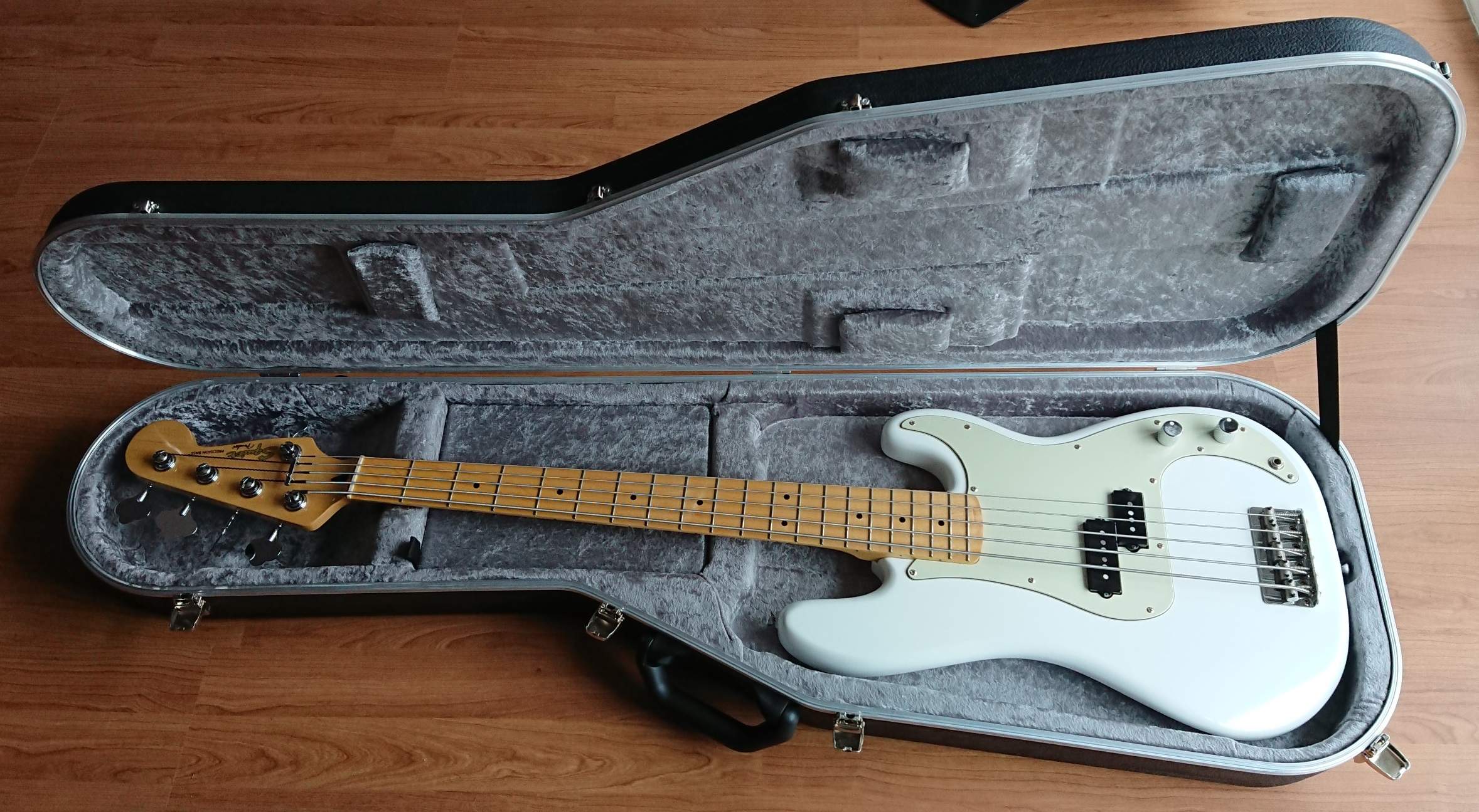 Squier VM Precision Bass V.jpg