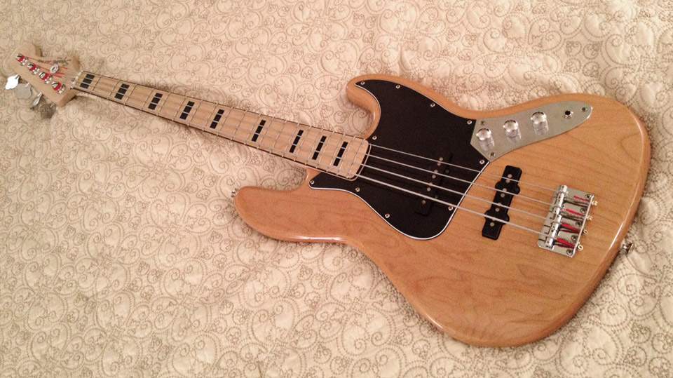 squier_jazz4_fullbody.jpg