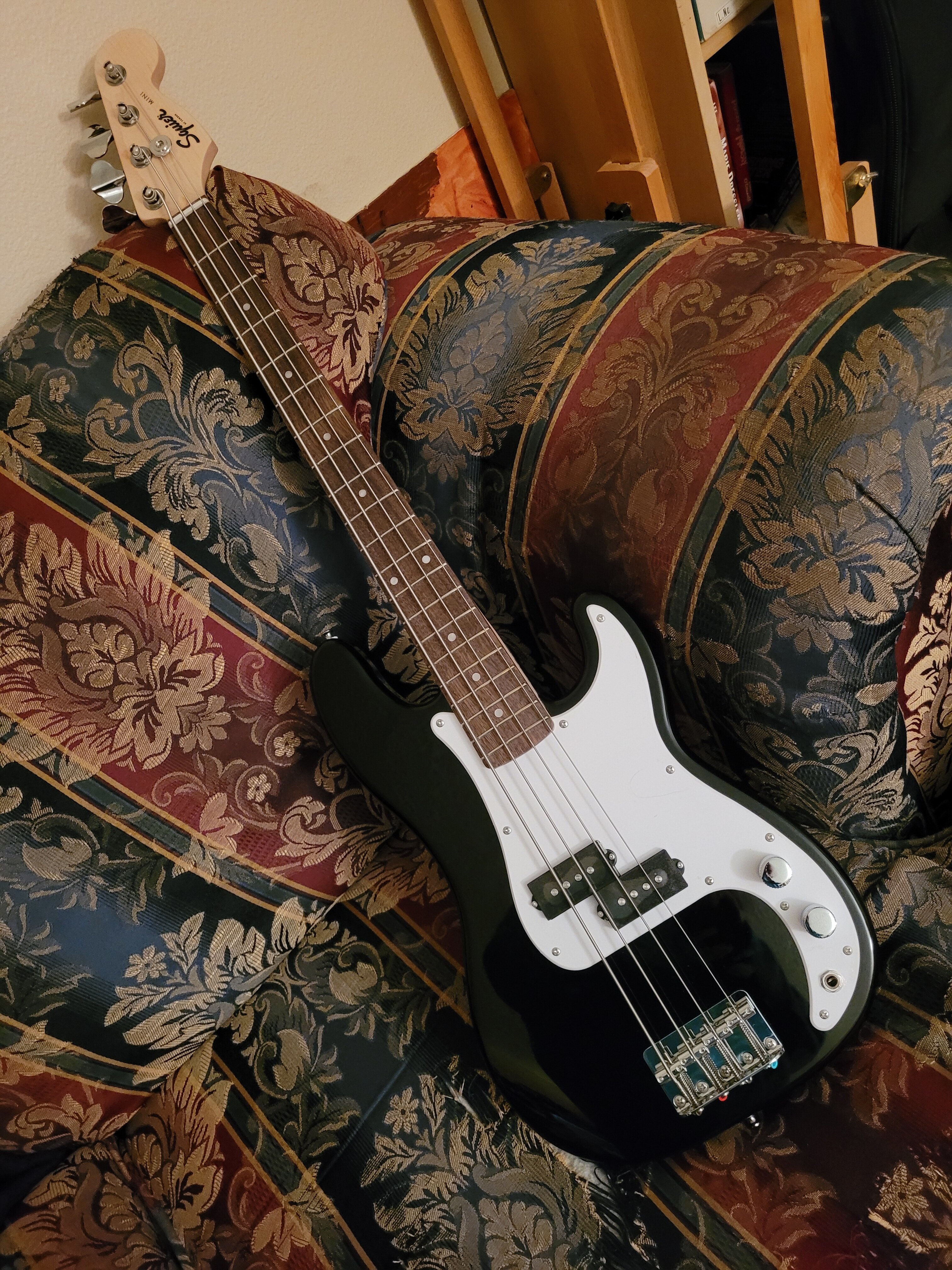 Squier_Mini_Precision_black.jpg