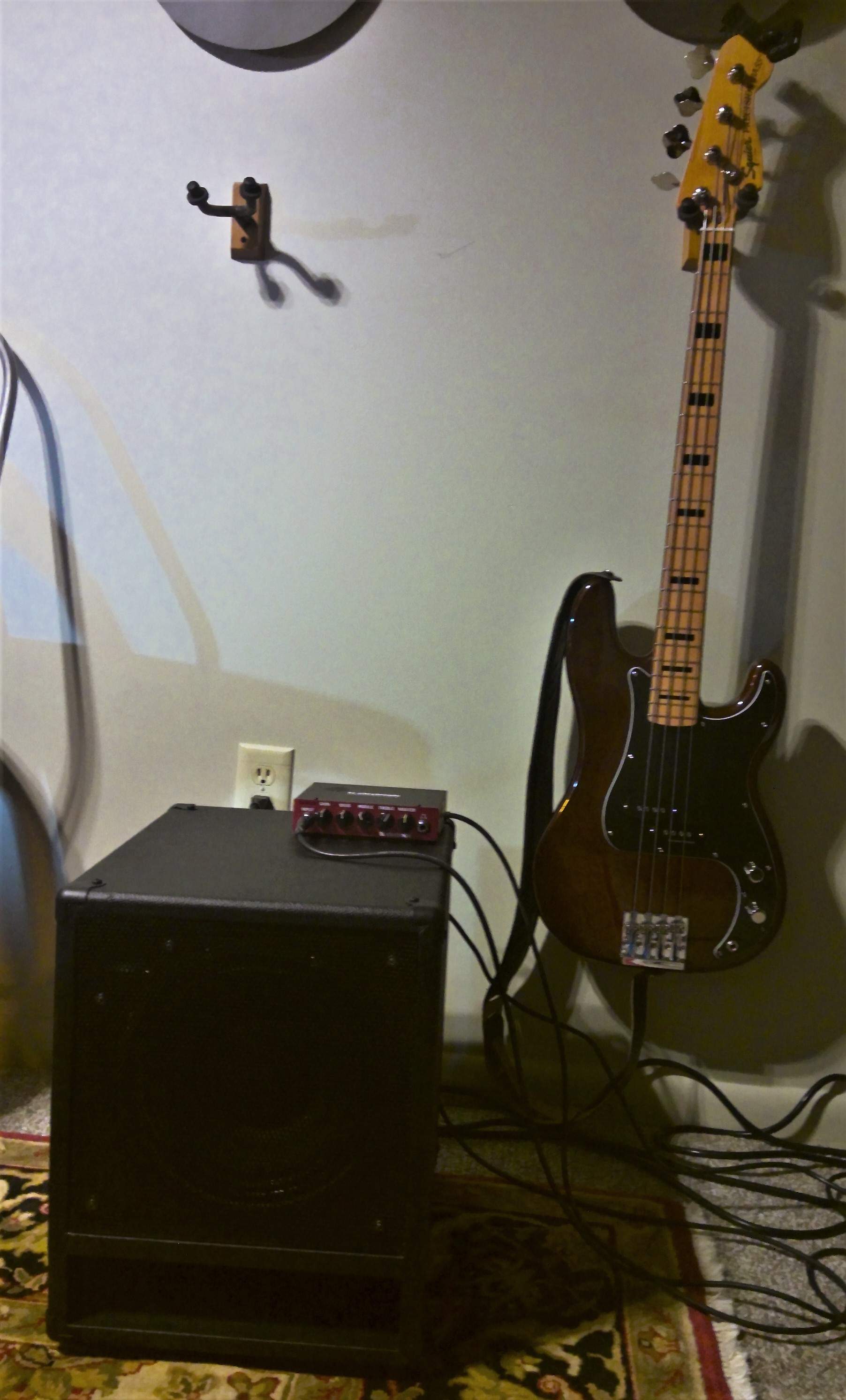 SquierBass.jpg