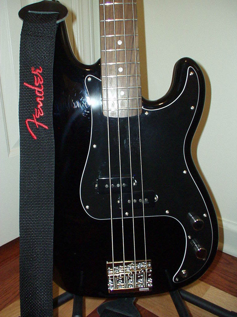 SquierBass001.jpg