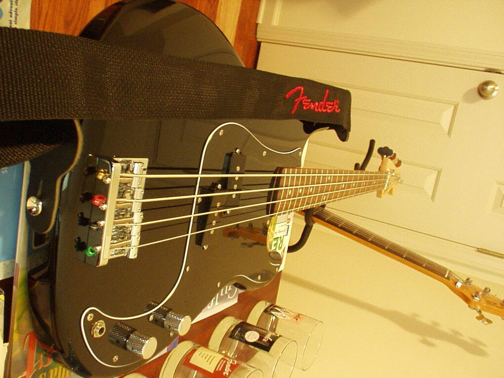 SquierBass004.jpg