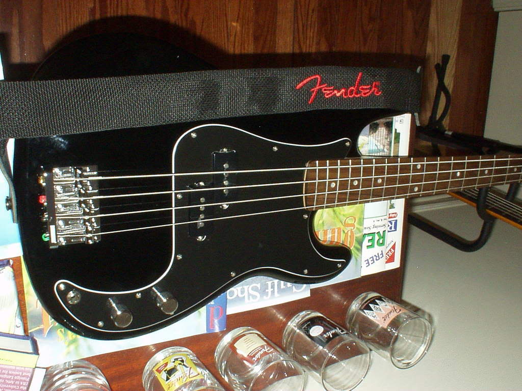 SquierBass005.jpg