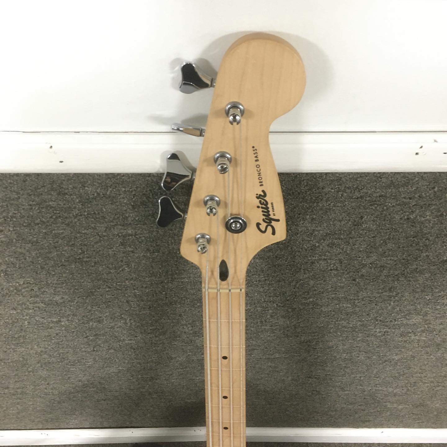 SquierBroncoBassFretless2.jpg