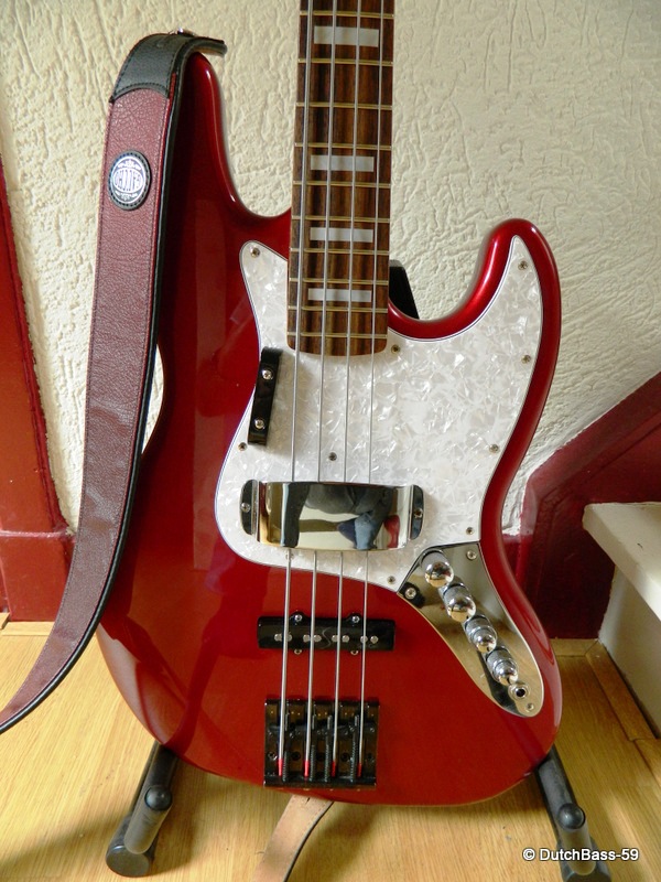SquierJazzBass02_zpsc6bafcbf.jpg