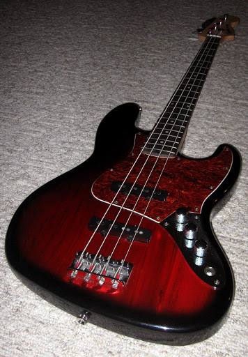 SquierJazzCherryburst3.jpg