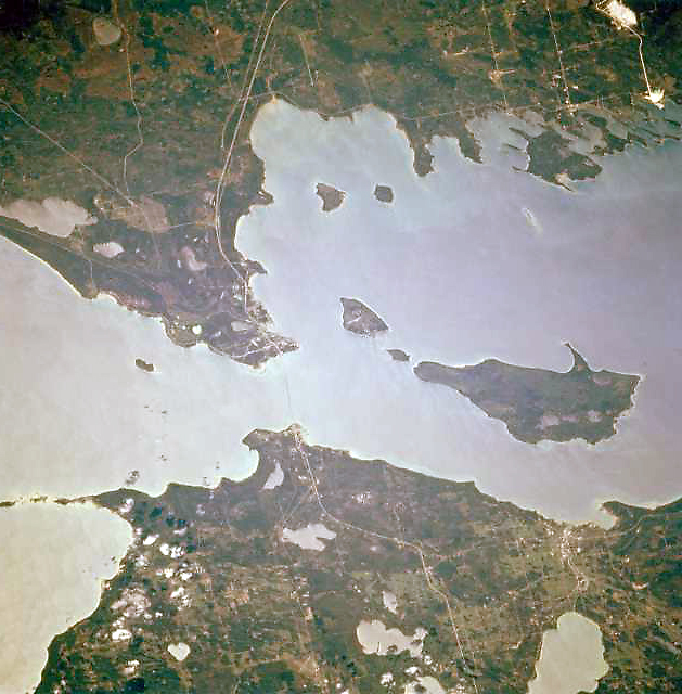 Straits_of_Mackinac_crx.jpg