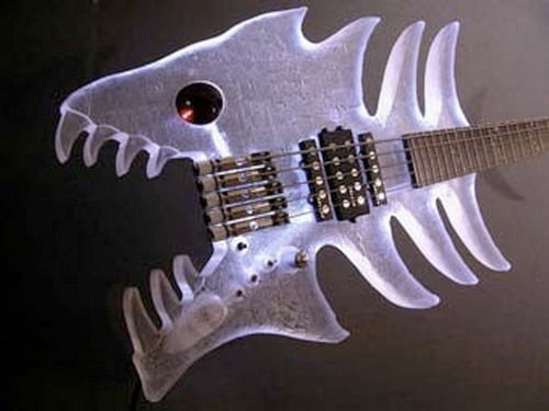 strange_guitar_10.jpg