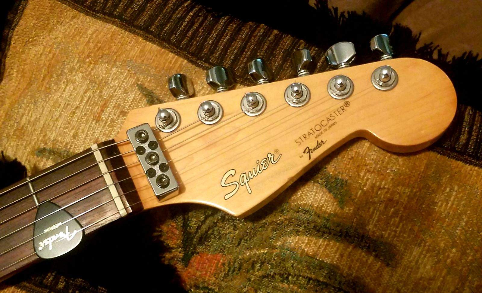 Strat_headstock.jpeg