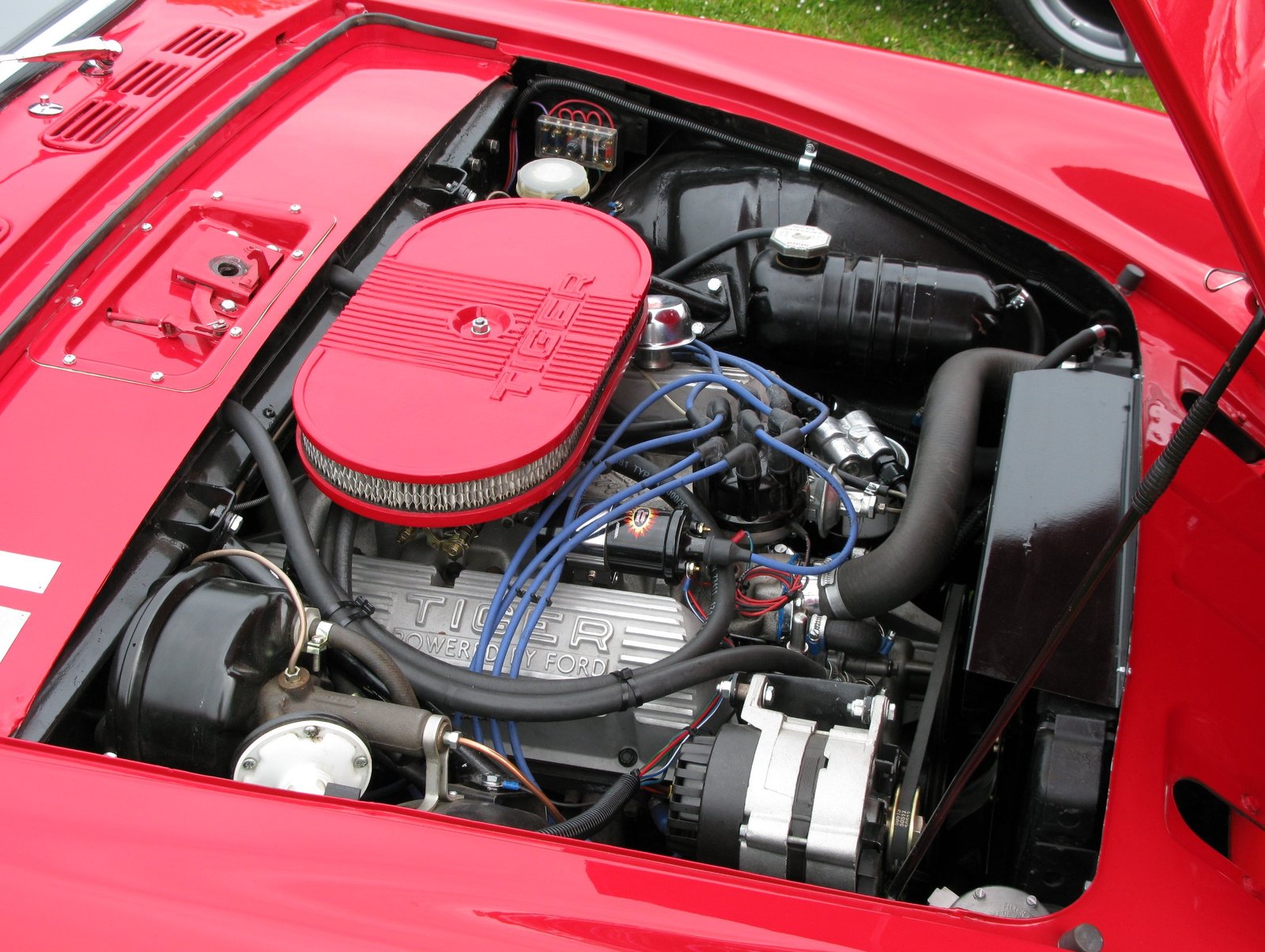 Sunbeam_Tiger_Ford_engine.jpg