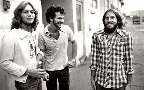 th-4026141974.jpeg