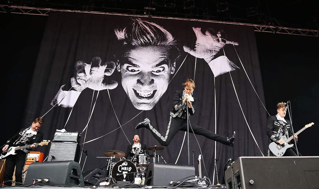 the-Hives00e (1).jpg