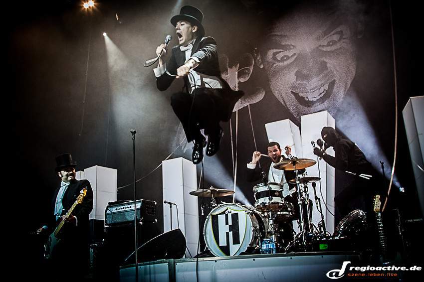 the-Hives00e (2).jpg