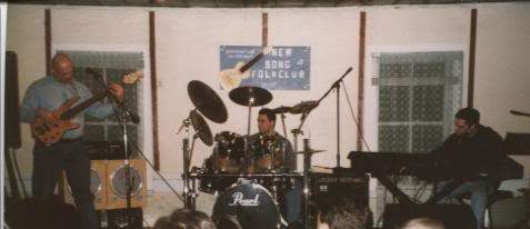 TINewSongFolkClub2000.jpg