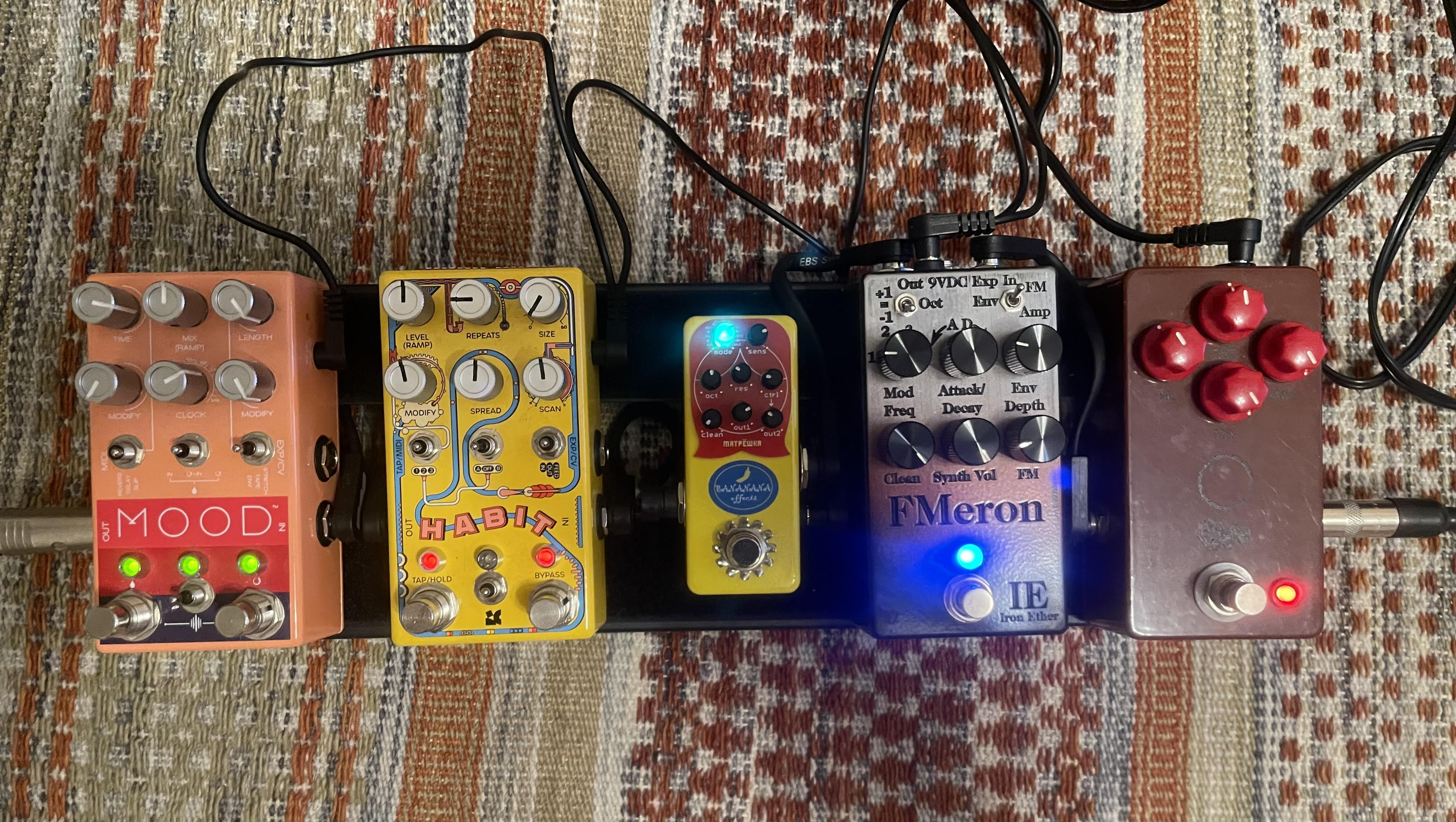 tiniest pedalboard.jpg