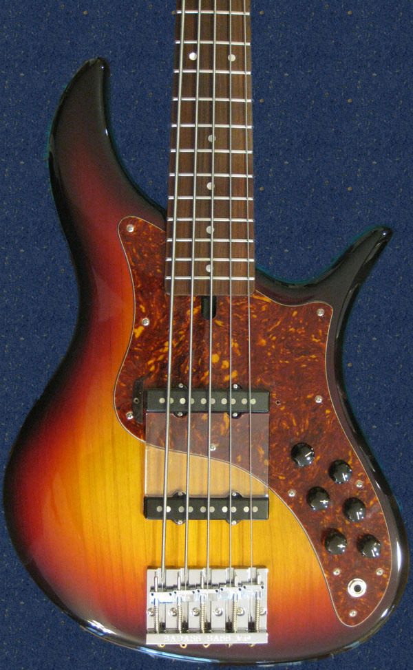 Tom7%20Fbass%20VF5%2003.jpg