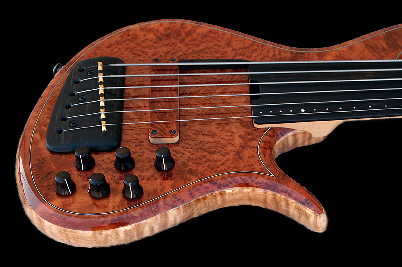 Tom7_Fbass_AC6_04b.jpg