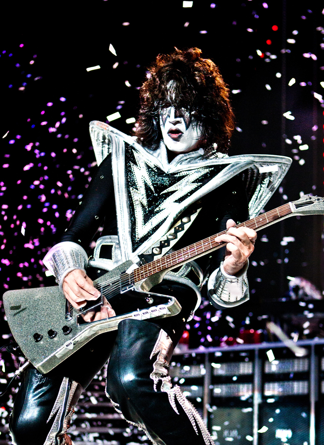 Tommy_Thayer_live2012.jpg