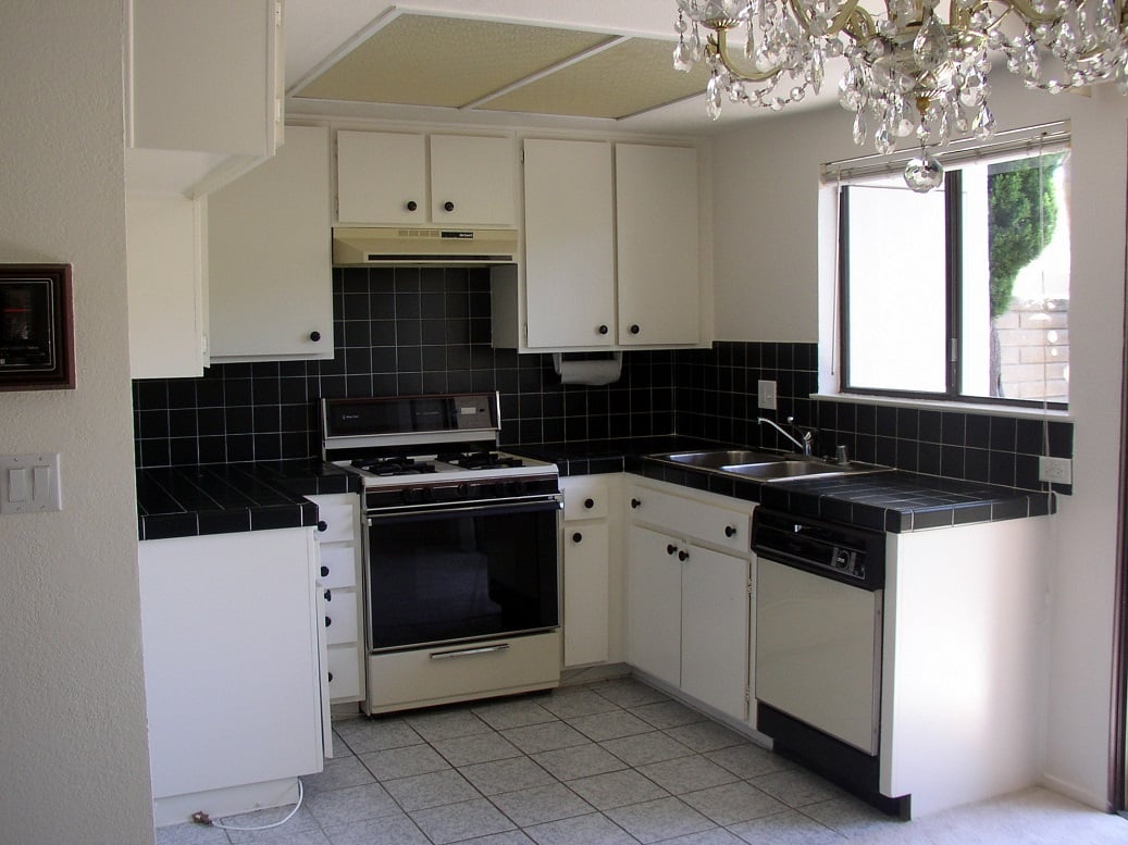 Townhouse old kitchen.jpg