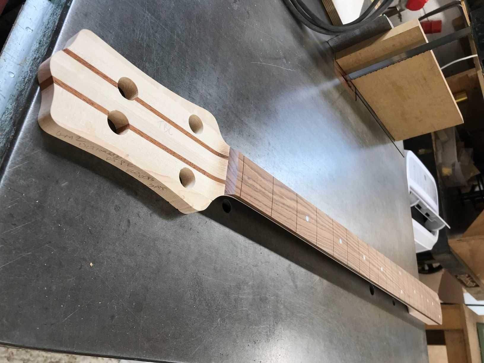 Ultimate neck_r.jpg