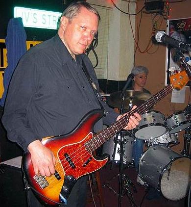 unidentifiedbassplayer.jpg
