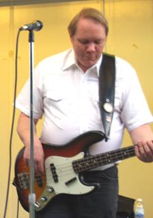 unidentifiedbassplayer5.jpg