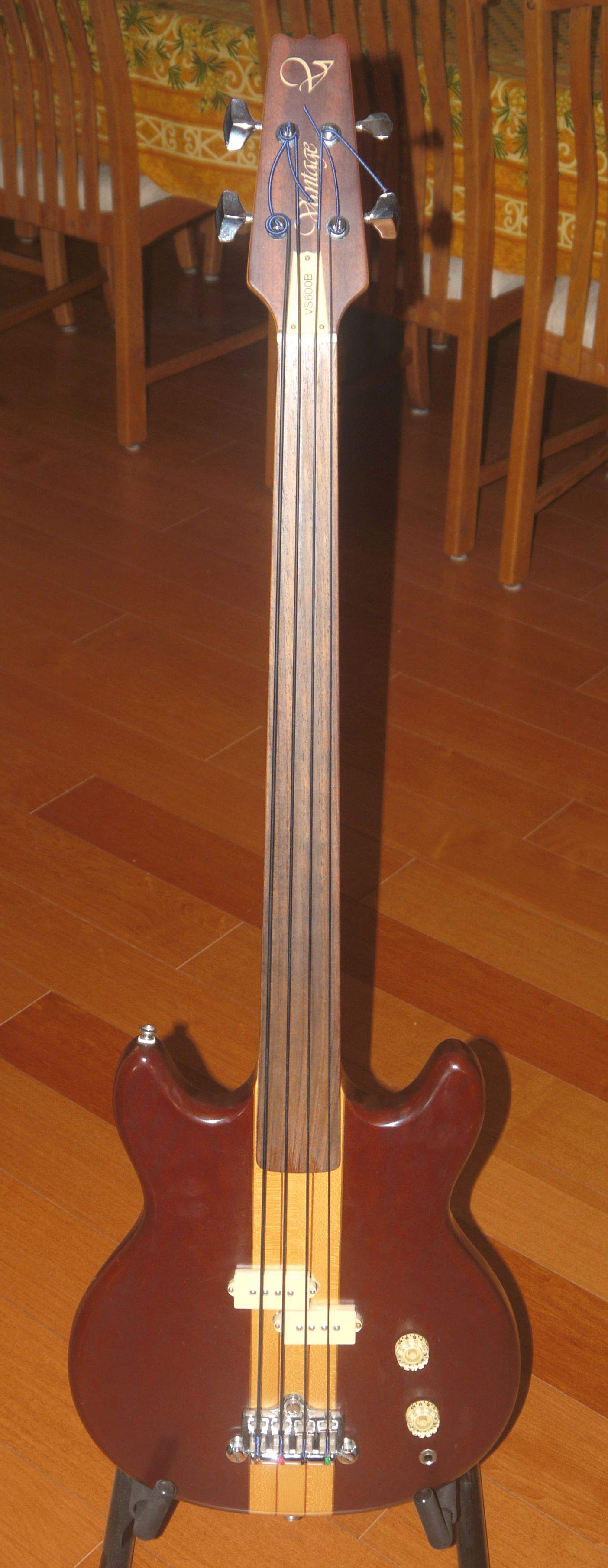 Vantage VS600B fretless.jpg