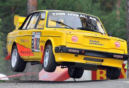 volvo-240.jpg