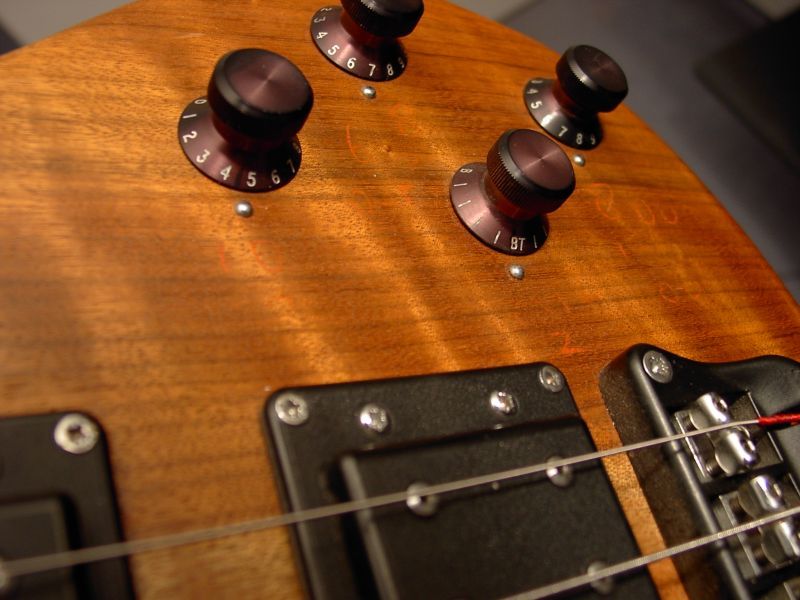 Wal_4strings_1.jpg