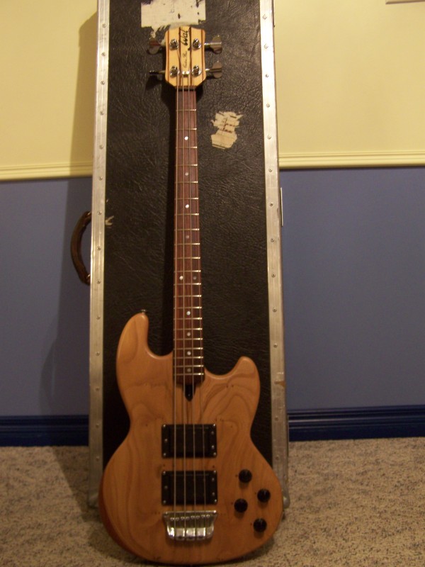WalBass1981016.jpg