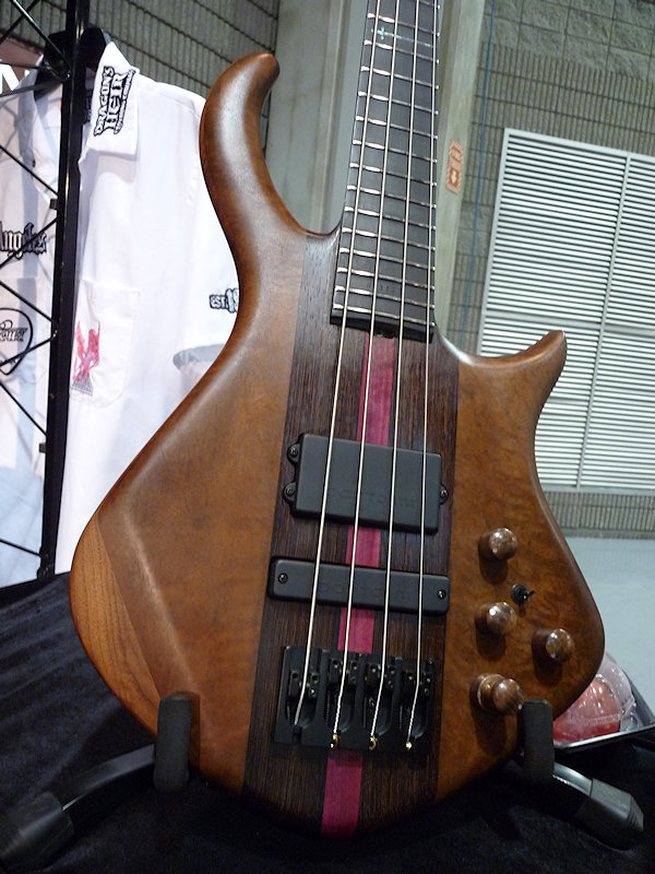 warrior_namm10_07.jpg
