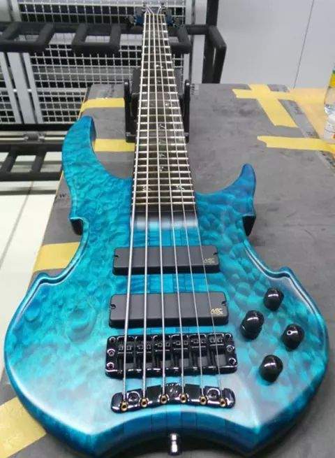 Warwick & Framus 6 string Vampyre. First 6 string Vampyre ever made.jpg