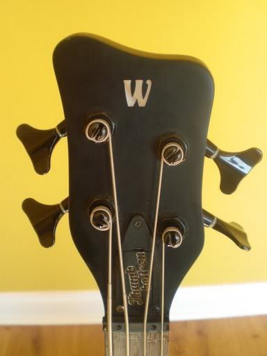 WarwickThumbheadstock.jpg