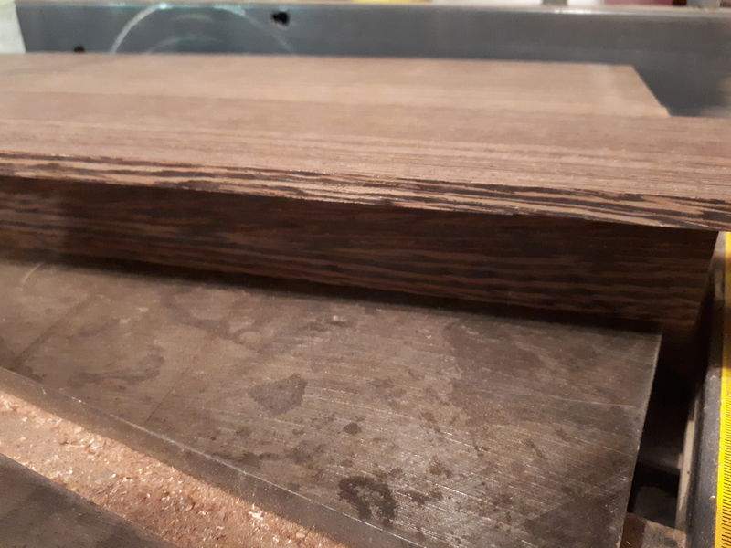 wenge_fretboard_edge.jpg