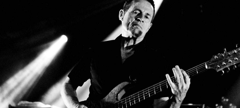 what_kind_of_bass_guitar_does_john_paul_jones_use.jpeg