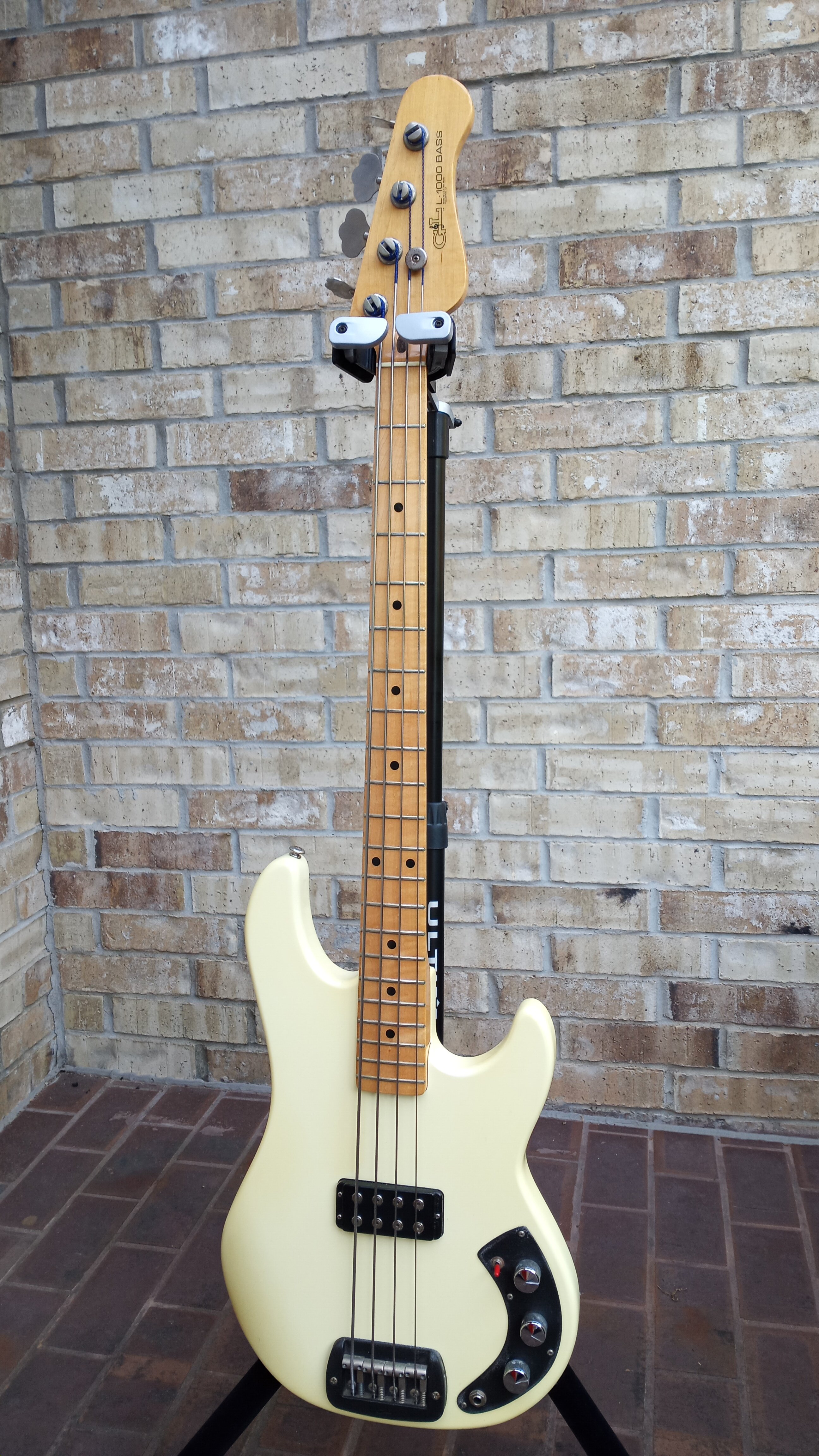 White L-1000.jpg
