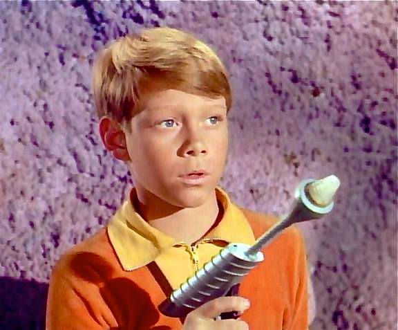 Will_Robinson_and_Laser_Pistol.jpg