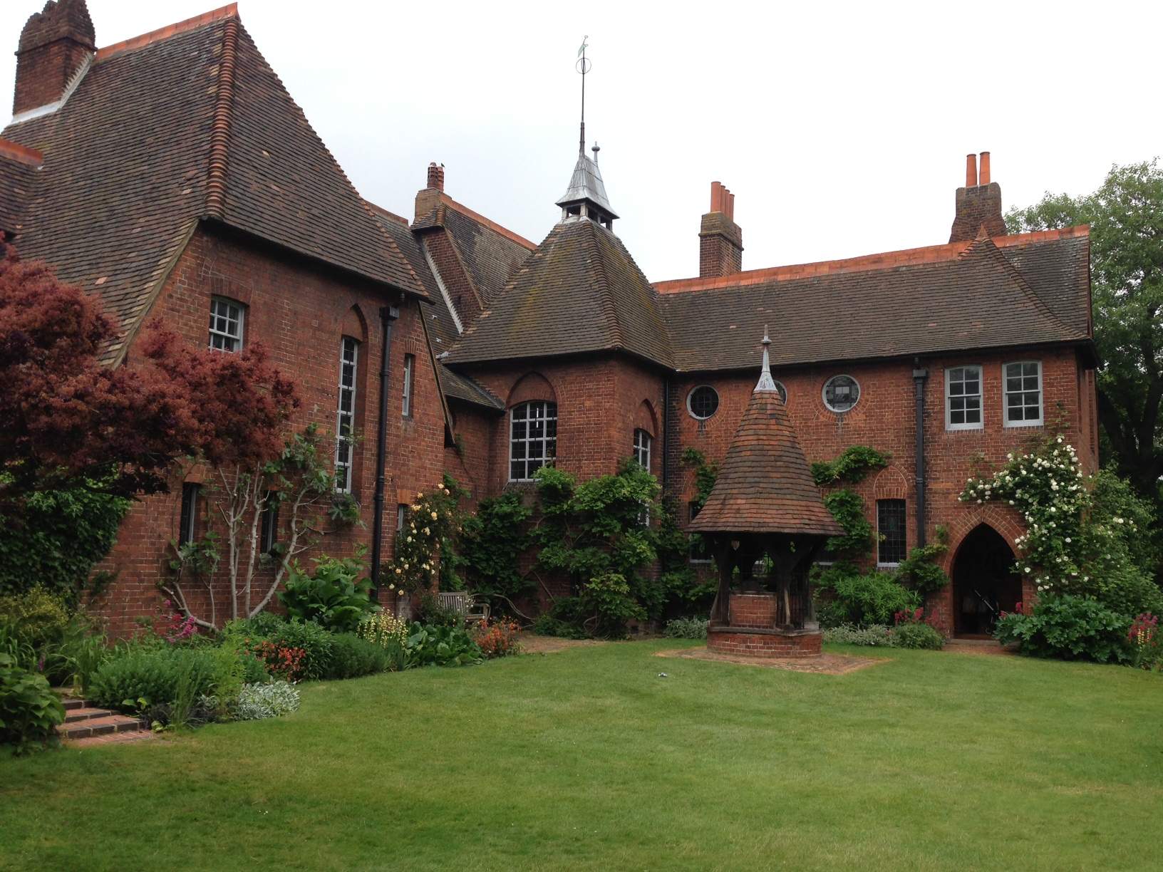 William Morris Red House.jpg