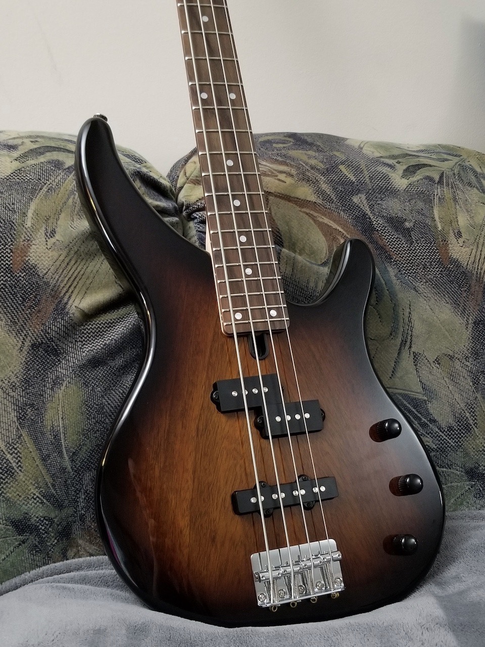 Yamaha Tobacco Burst_1.jpeg
