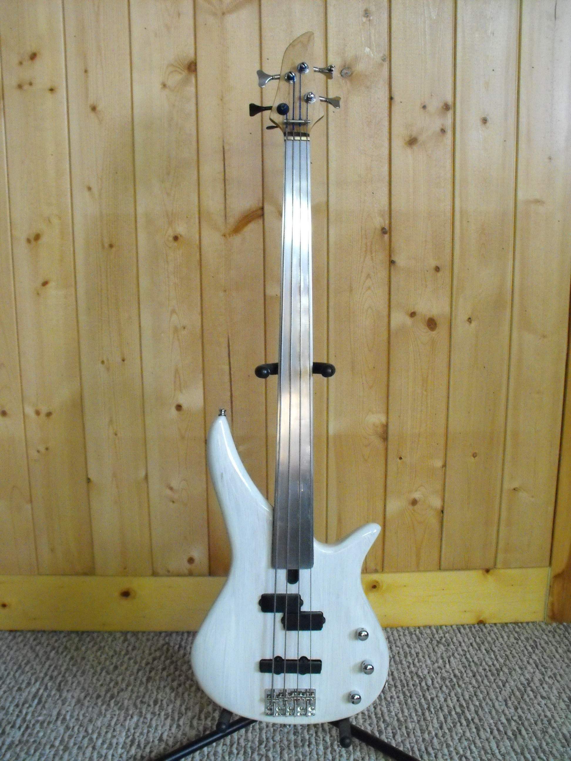 YamahaFretless_210109_001.JPG