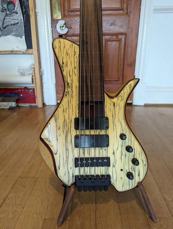 Krell_SC_6_fretless.png