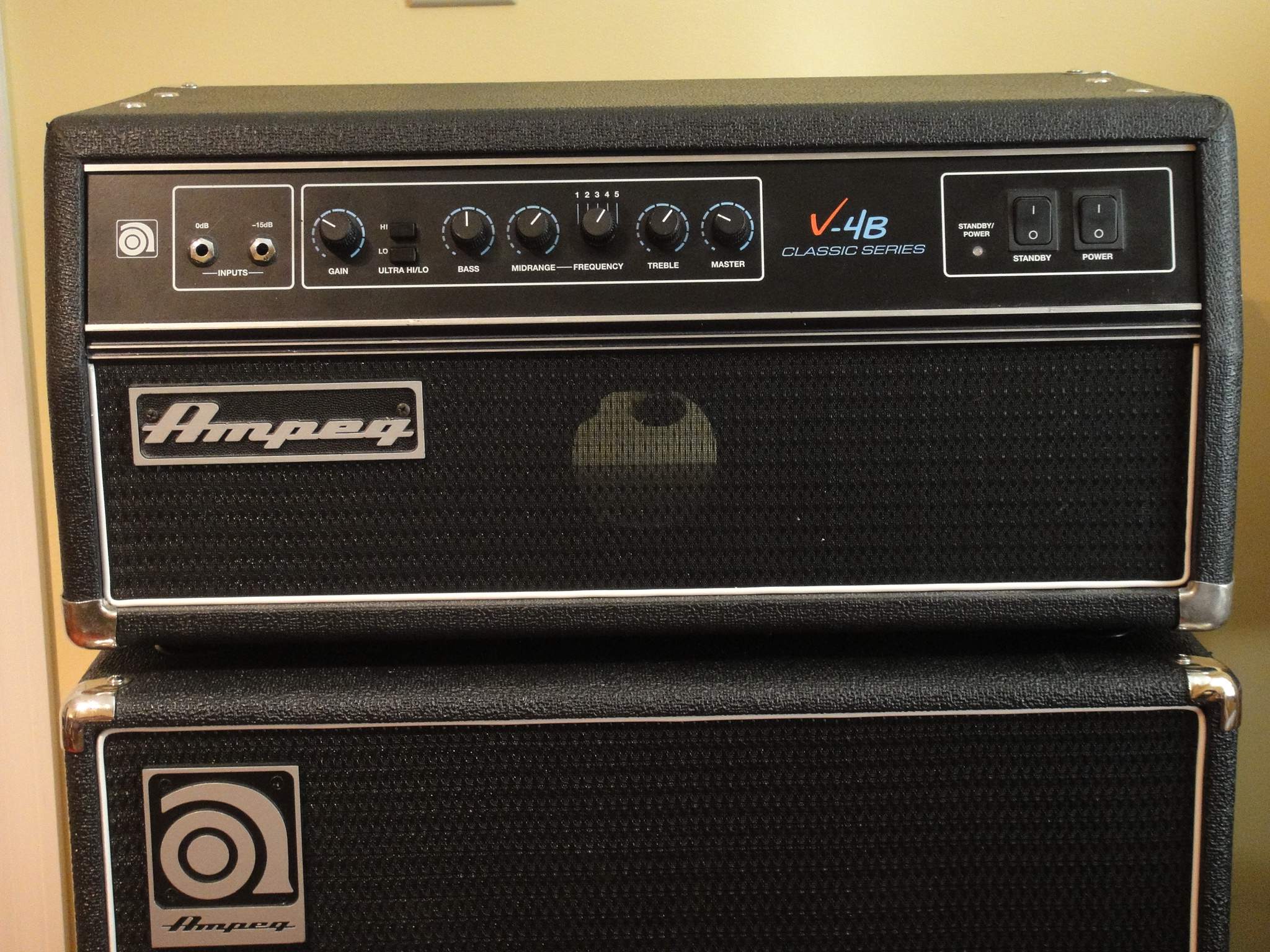 Ampeg V-4B 001.JPG