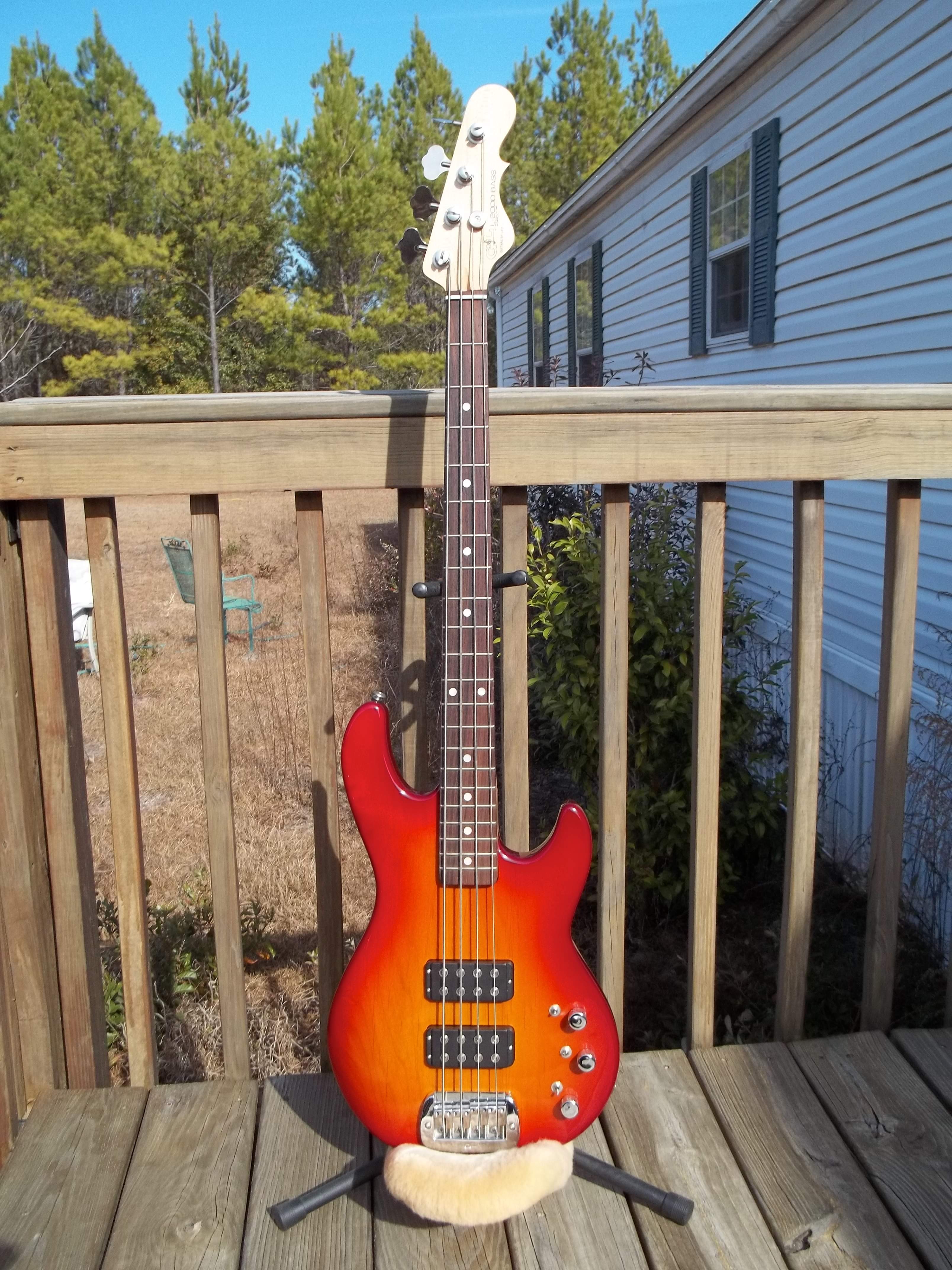 G&L L-2000 1.jpg