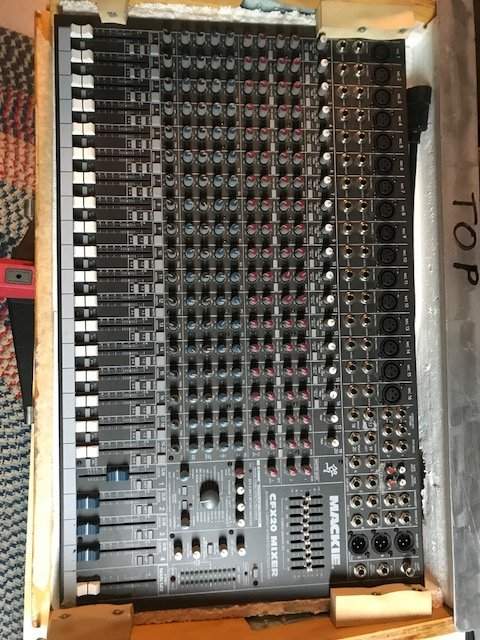 Mackie CFX20.jpg