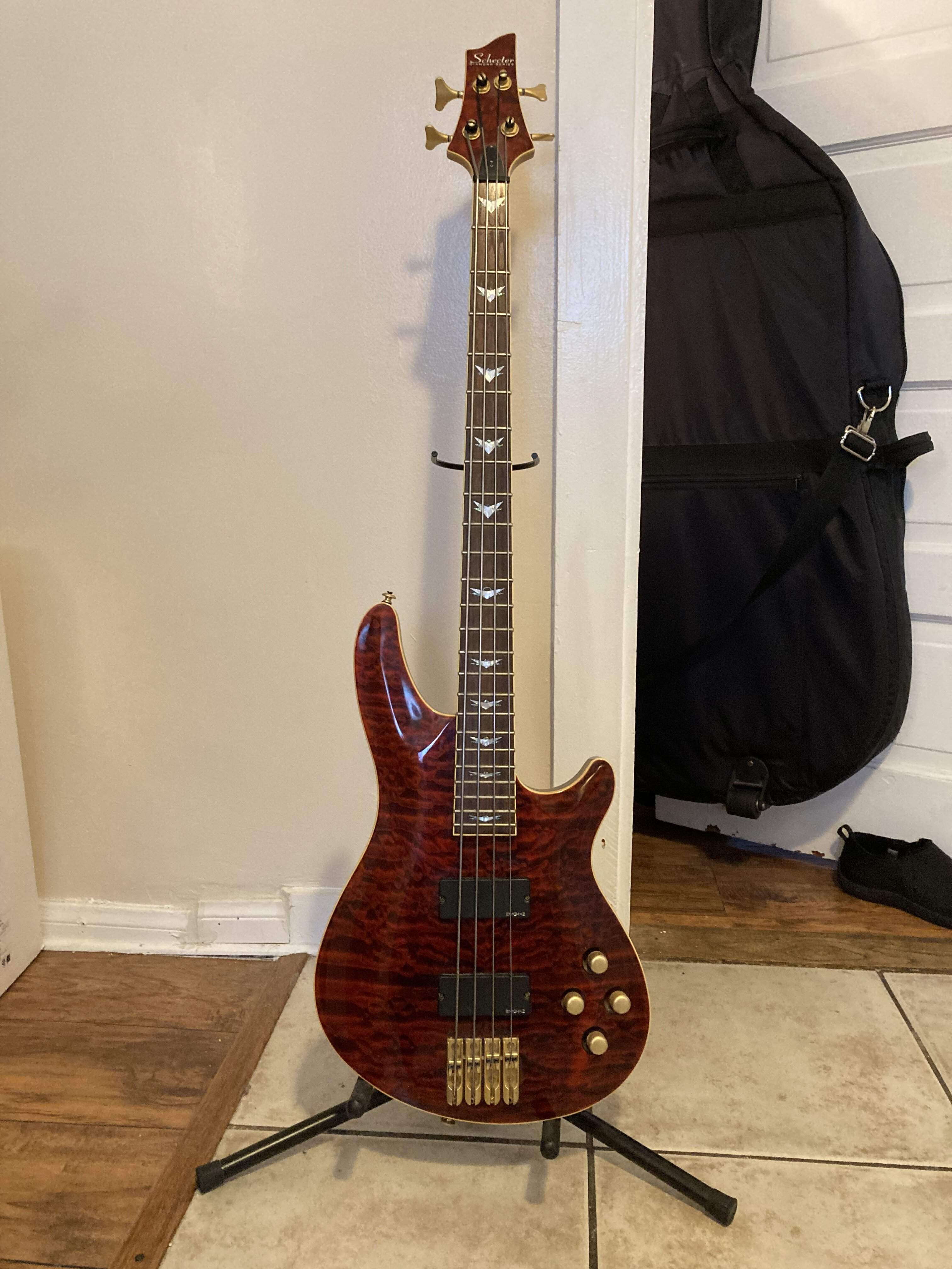 Schecter.jpg