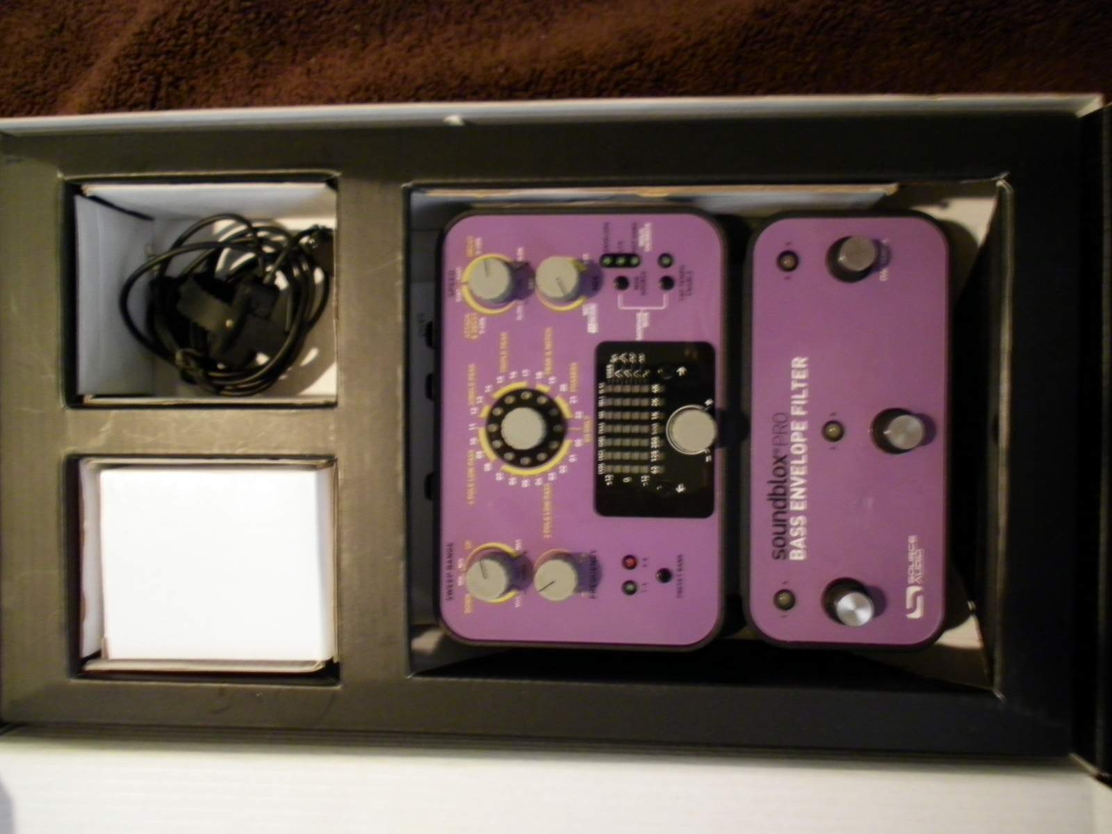 bbe-soundblox pro-fat boost-pog-smith strap 006.JPG