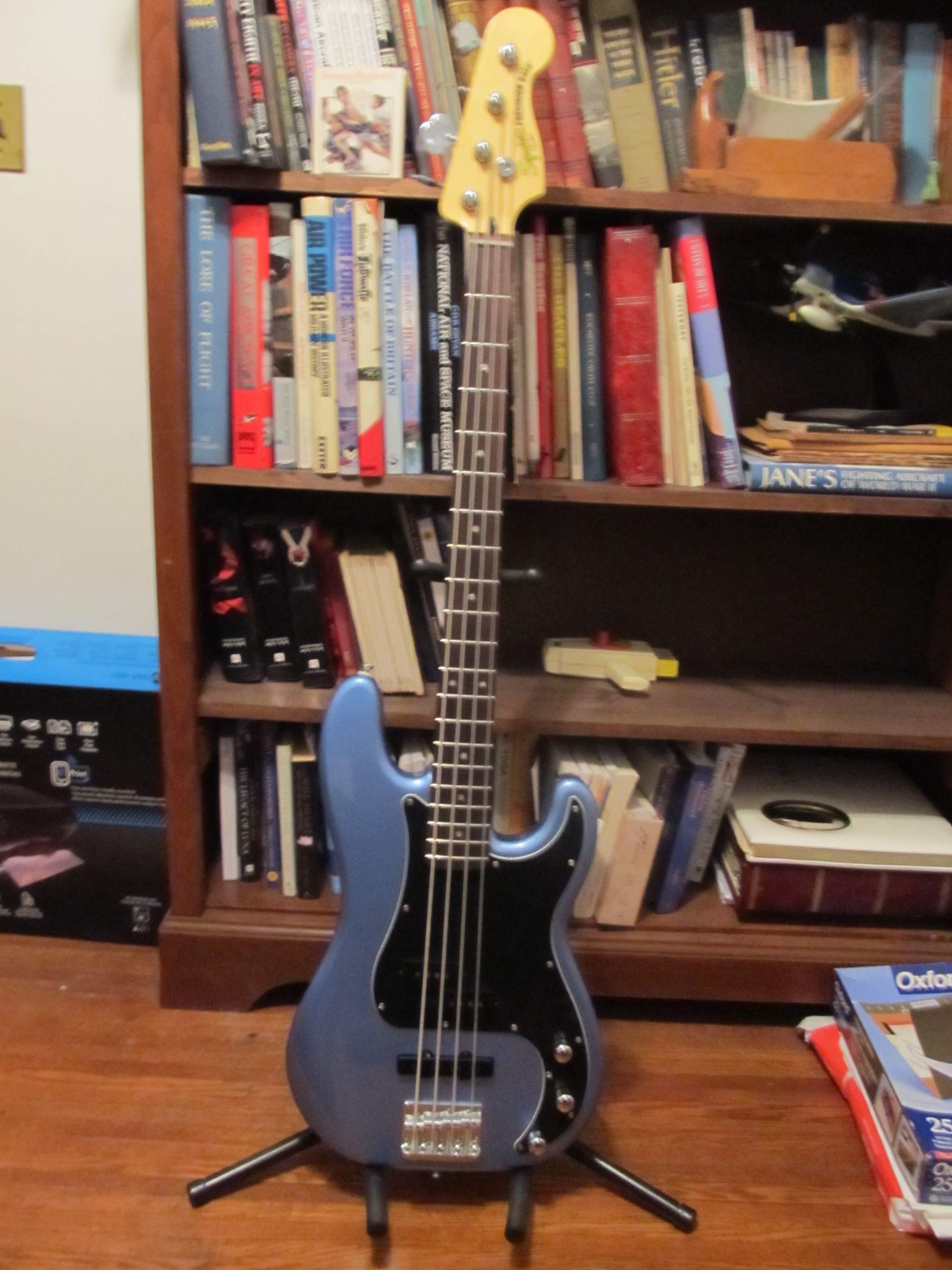 Squier P bass 001.JPG