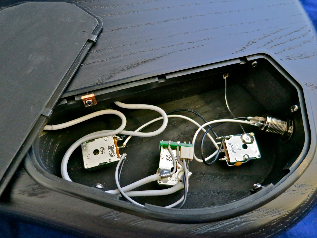 warwick-corvette-standard-ash-e28093-electronics.jpg